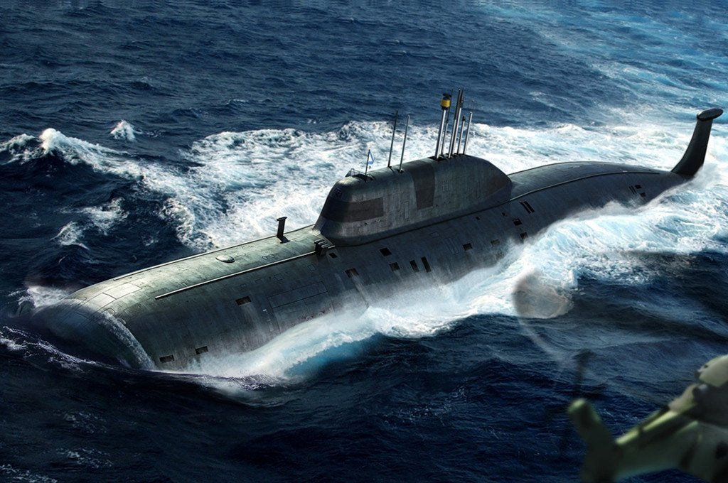 Hobby Boss Model Ships 1/350 SSN AKULA Class Sub Kit