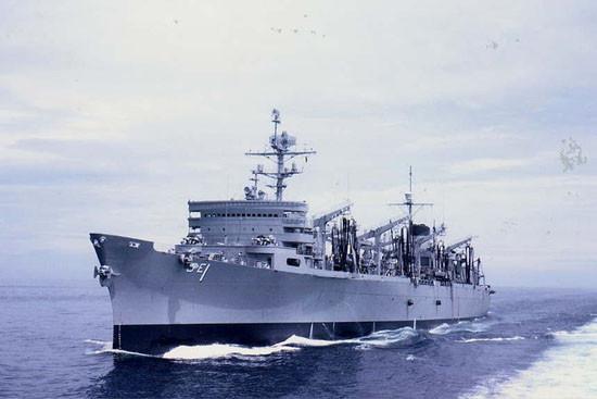 Trumpeter Ship Models 1/700 USS Sacramento AOE1 Fast Combat Support Ship Kit